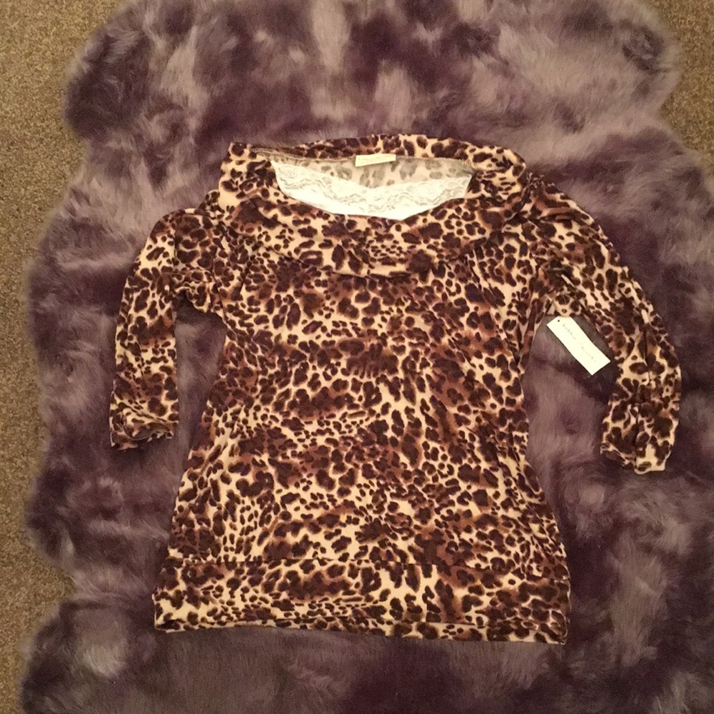 Bobbie Brooks Wide Necked Top. 3/4 Sleeve🐆🖤